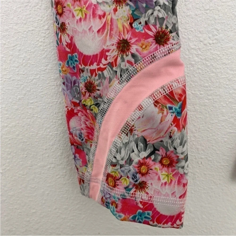 Lululemon Run Inspire Crop II Flowabunga mini Multi Bleached Coral Size 4